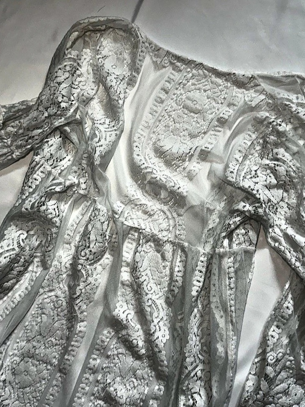 White Lace Robe - Picture 3 of 5